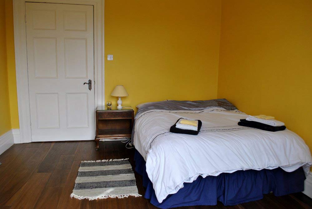 Yellow-Guest-Room-Holiday
